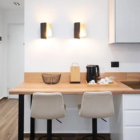 Al דירה טיראנה