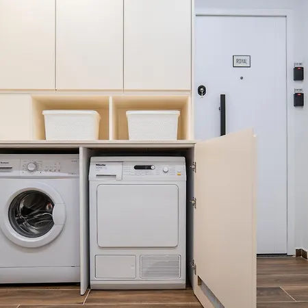 Al דירה טיראנה